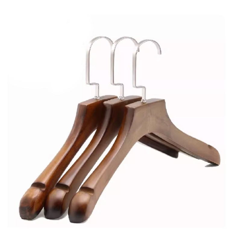 Kakovostni leseni obešalniki